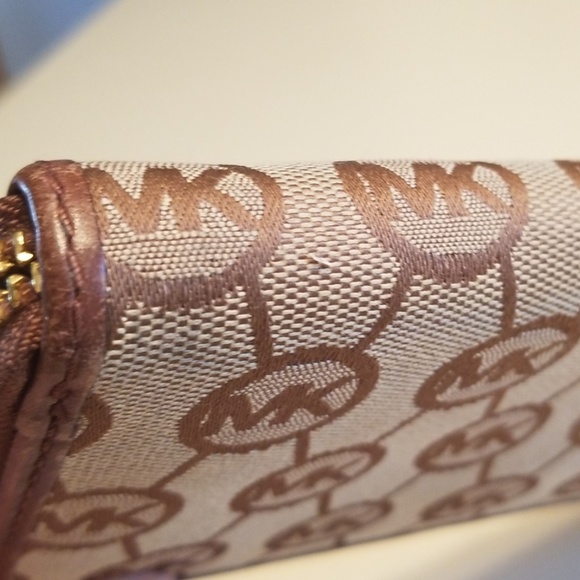 Michael Kors Wallet - Picture 7 of 8